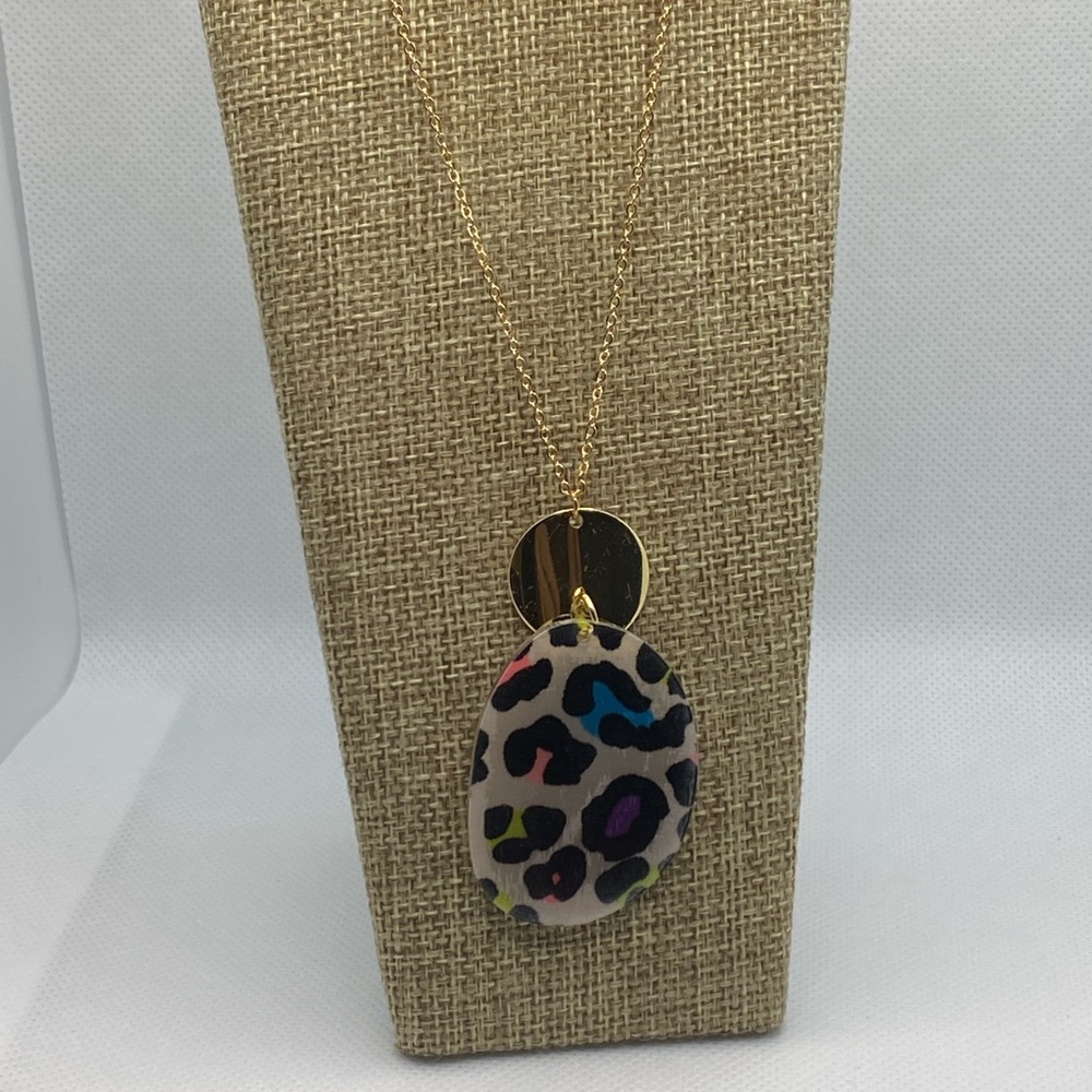 ⭐ 3/$15 ⭐ 
Leopard Cheetah Acrylic Pendant Gold Necklace ¤ Black Blue Pink ~ NEW
